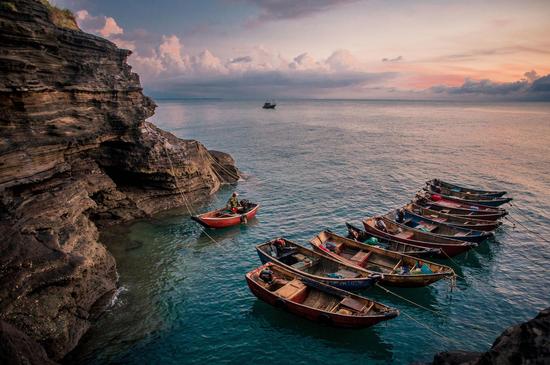 �����������V������������